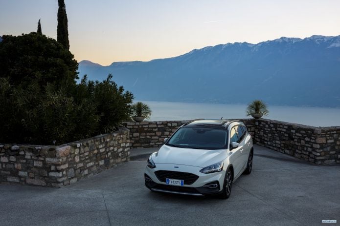 2019 Ford Focus Active Wagon - фотография 4 из 40