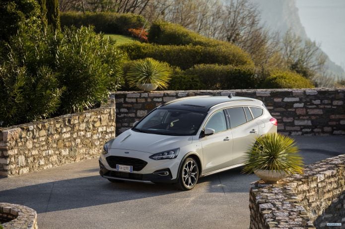 2019 Ford Focus Active Wagon - фотография 10 из 40