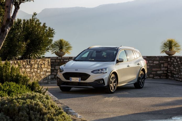 2019 Ford Focus Active Wagon - фотография 11 из 40