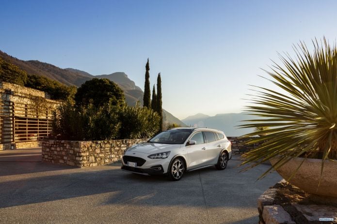 2019 Ford Focus Active Wagon - фотография 12 из 40