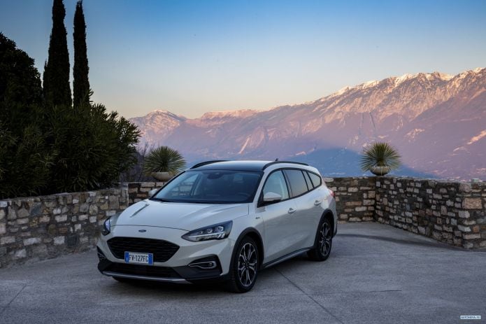 2019 Ford Focus Active Wagon - фотография 13 из 40