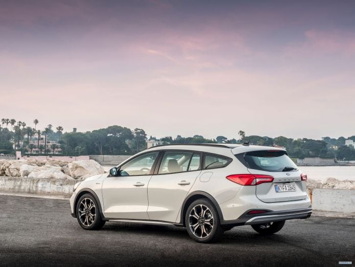 2019 Ford Focus Active Wagon - фотография 18 из 40