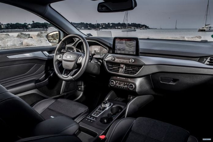 2019 Ford Focus Active Wagon - фотография 30 из 40