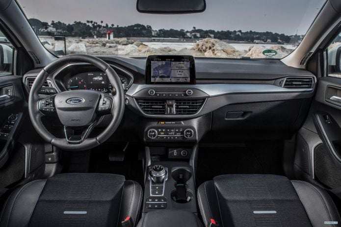 2019 Ford Focus Active Wagon - фотография 31 из 40
