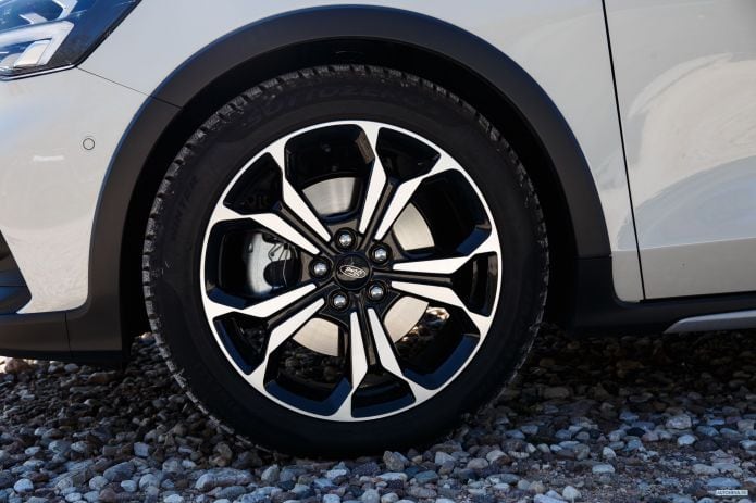 2019 Ford Focus Active Wagon - фотография 38 из 40