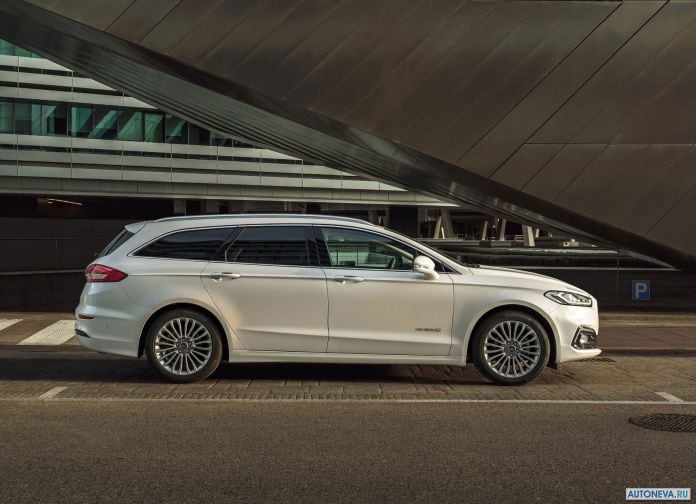 2020 Ford Mondeo Wagon Hybrid - фотография 5 из 15