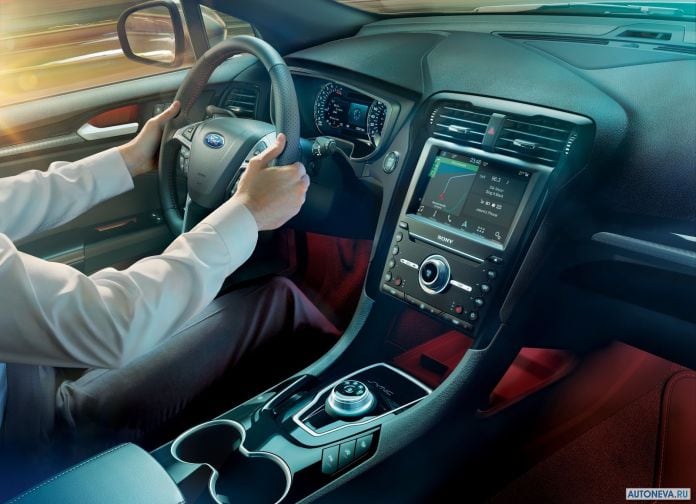 2020 Ford Mondeo Wagon Hybrid - фотография 10 из 15
