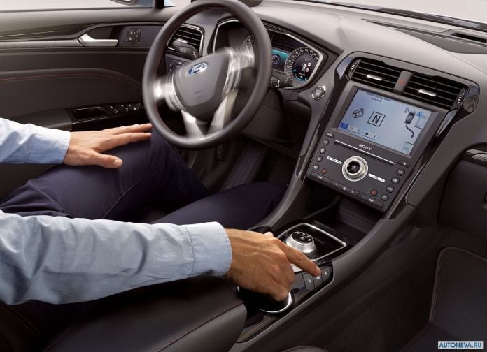 2020 Ford Mondeo Wagon Hybrid - фотография 12 из 15