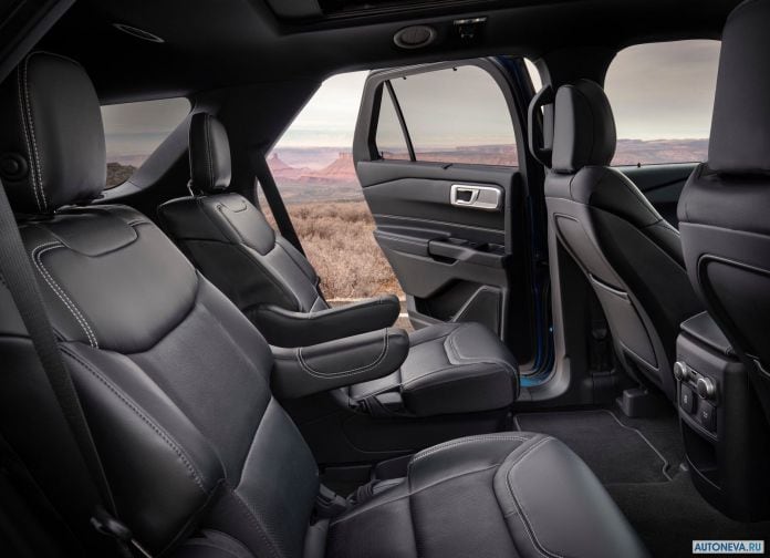 2020 Ford Explorer - фотография 12 из 28