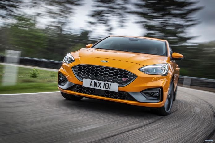 2020 Ford Focus ST - фотография 1 из 40