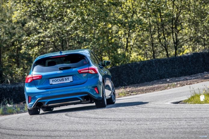 2020 Ford Focus ST - фотография 28 из 40