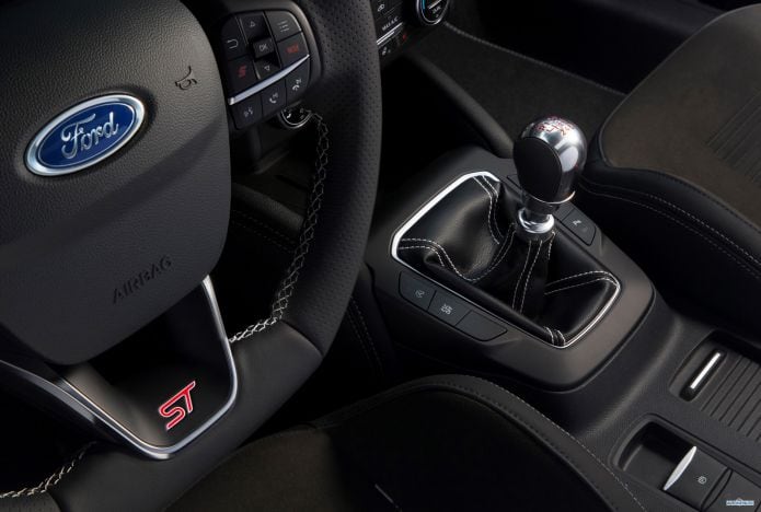2020 Ford Focus ST - фотография 32 из 40