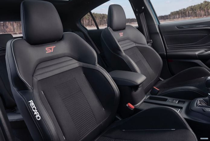 2020 Ford Focus ST - фотография 33 из 40