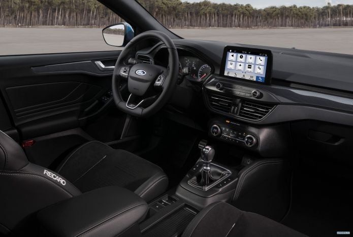 2020 Ford Focus ST - фотография 34 из 40