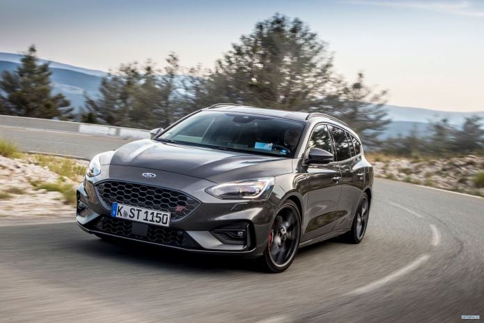 2020 Ford Focus ST Wagon - фотография 1 из 40