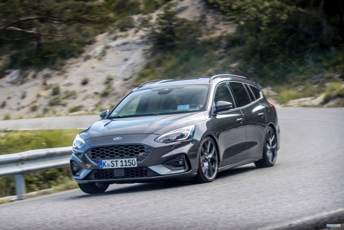 2020 Ford Focus ST Wagon - фотография 4 из 40