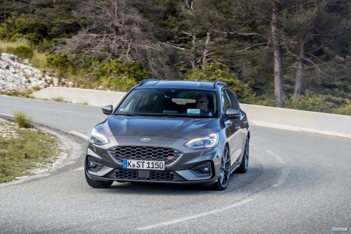 2020 Ford Focus ST Wagon - фотография 6 из 40