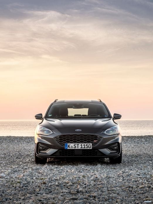 2020 Ford Focus ST Wagon - фотография 8 из 40