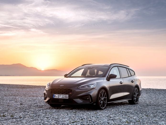 2020 Ford Focus ST Wagon - фотография 13 из 40