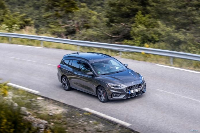 2020 Ford Focus ST Wagon - фотография 17 из 40