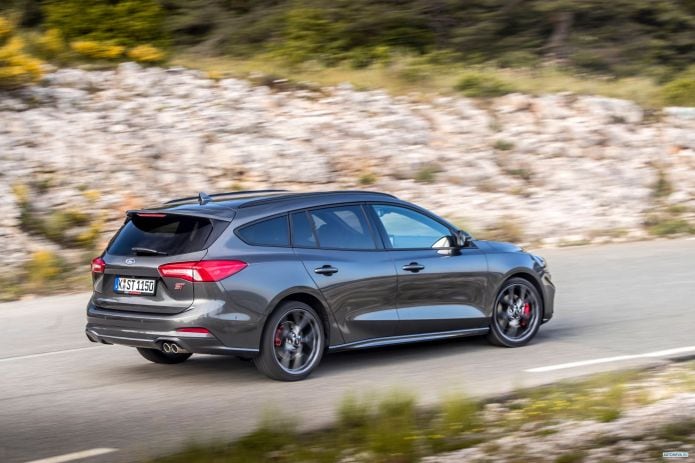 2020 Ford Focus ST Wagon - фотография 23 из 40