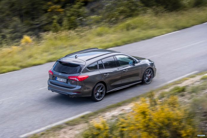 2020 Ford Focus ST Wagon - фотография 24 из 40