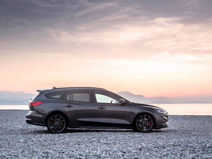 2020 Ford Focus ST Wagon - фотография 25 из 40