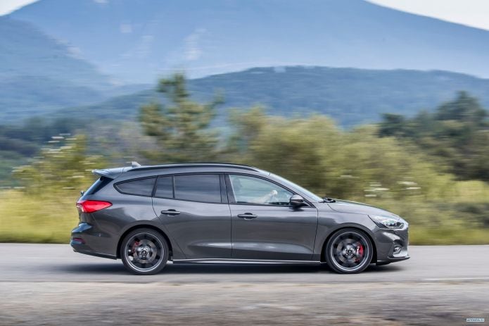 2020 Ford Focus ST Wagon - фотография 26 из 40