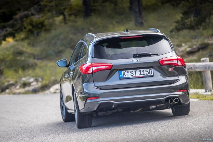 2020 Ford Focus ST Wagon - фотография 30 из 40 2020 Ford Focus ST Wagon - фотография 30 из 40