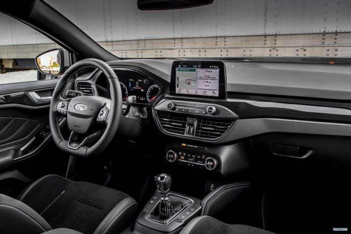 2020 Ford Focus ST Wagon - фотография 32 из 40