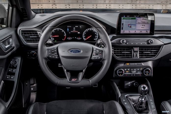 2020 Ford Focus ST Wagon - фотография 33 из 40