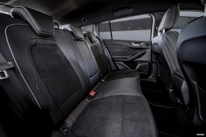 2020 Ford Focus ST Wagon - фотография 35 из 40