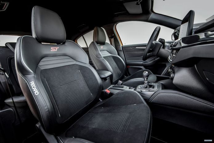 2020 Ford Focus ST Wagon - фотография 36 из 40
