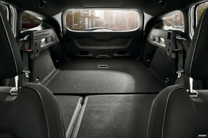 2020 Ford Focus ST Wagon - фотография 38 из 40