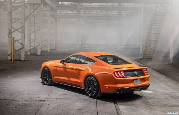 2020 Ford Mustang EcoBoost High Performance Package - фотография 4 из 17