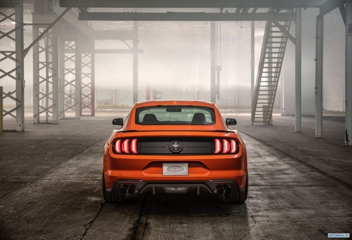 2020 Ford Mustang EcoBoost High Performance Package - фотография 5 из 17 2020 Ford Mustang EcoBoost High Performance Package - фотография 5 из 17