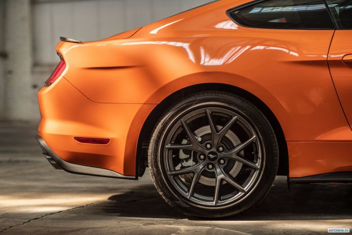 2020 Ford Mustang EcoBoost High Performance Package - фотография 10 из 17 2020 Ford Mustang EcoBoost High Performance Package - фотография 10 из 17