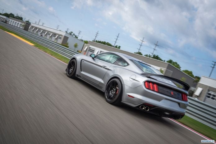 2020 Ford Mustang Shelby GT350R - фотография 5 из 8 2020 Ford Mustang Shelby GT350R - фотография 5 из 8