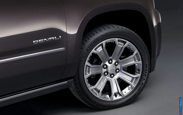2015 GMC Yukon Denali - фотография 10 из 17