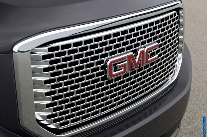 2015 GMC Yukon Denali - фотография 12 из 17