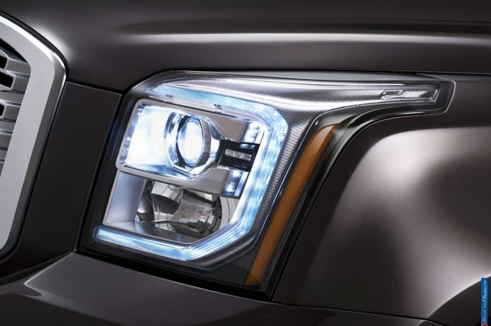 2015 GMC Yukon Denali - фотография 16 из 17