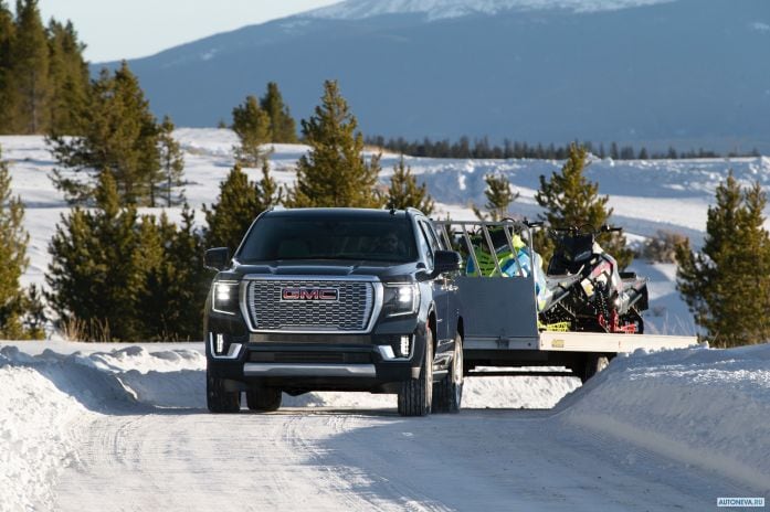 2020 GMC Yukon Denali - фотография 3 из 29