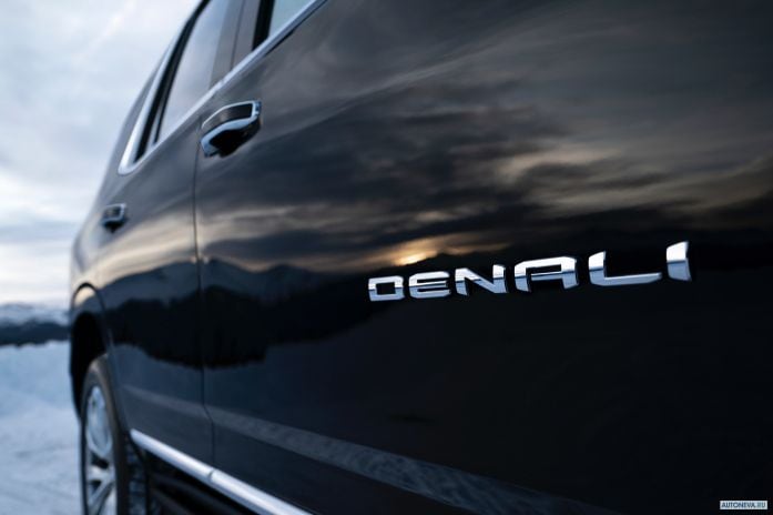 2020 GMC Yukon Denali - фотография 26 из 29