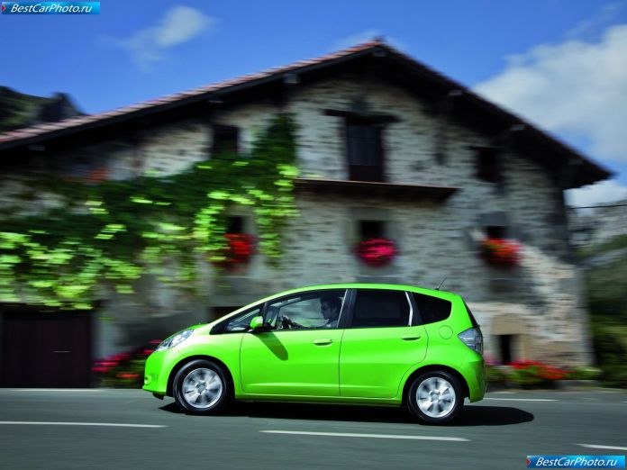 2011 Honda Jazz Hybrid - фотография 10 из 31