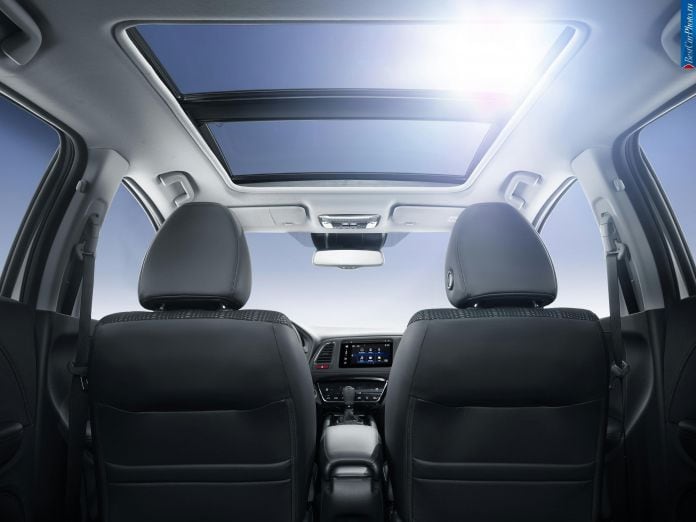 2015 Honda HR-V EU-Version - фотография 8 из 15 2015 Honda HR-V EU-Version - фотография 8 из 15