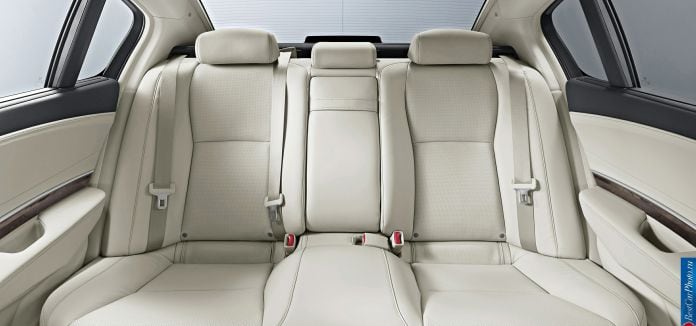 2015 Honda Legend - фотография 16 из 25