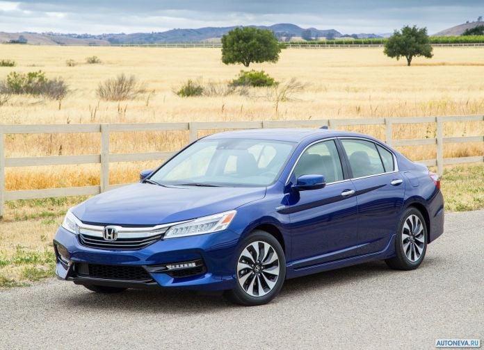 2017 Honda Accord Hybrid - фотография 13 из 77