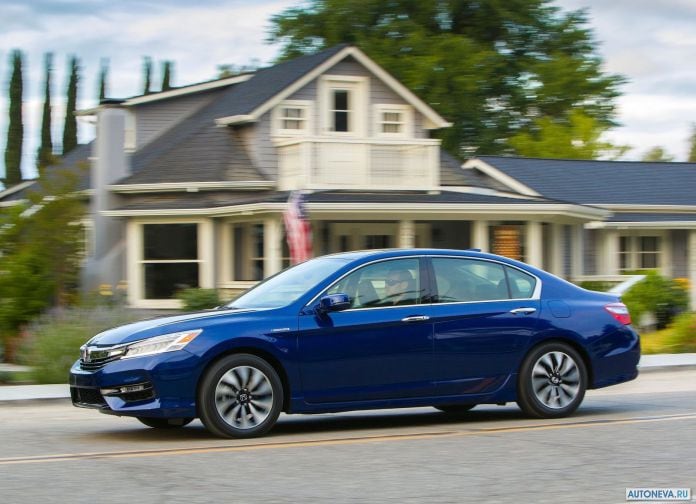 2017 Honda Accord Hybrid - фотография 14 из 77