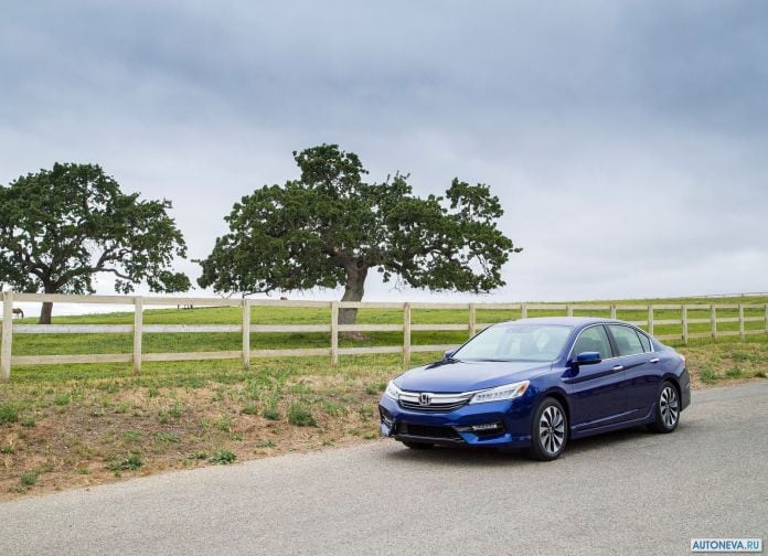 2017 Honda Accord Hybrid - фотография 16 из 77