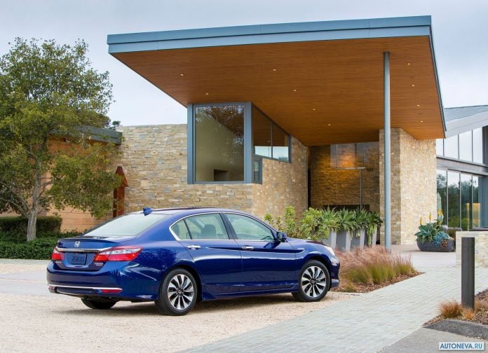 2017 Honda Accord Hybrid - фотография 32 из 77 2017 Honda Accord Hybrid - фотография 32 из 77